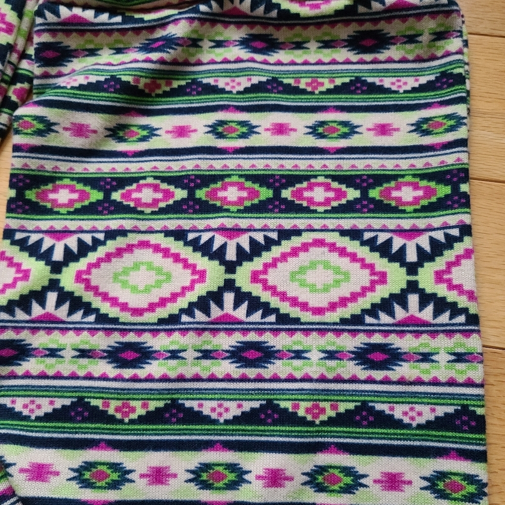 Infinity Scarf with Geometric Design - Picture 3 of 4